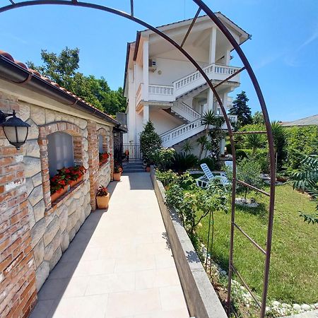 Apartmani Dijana Palit Экстерьер фото