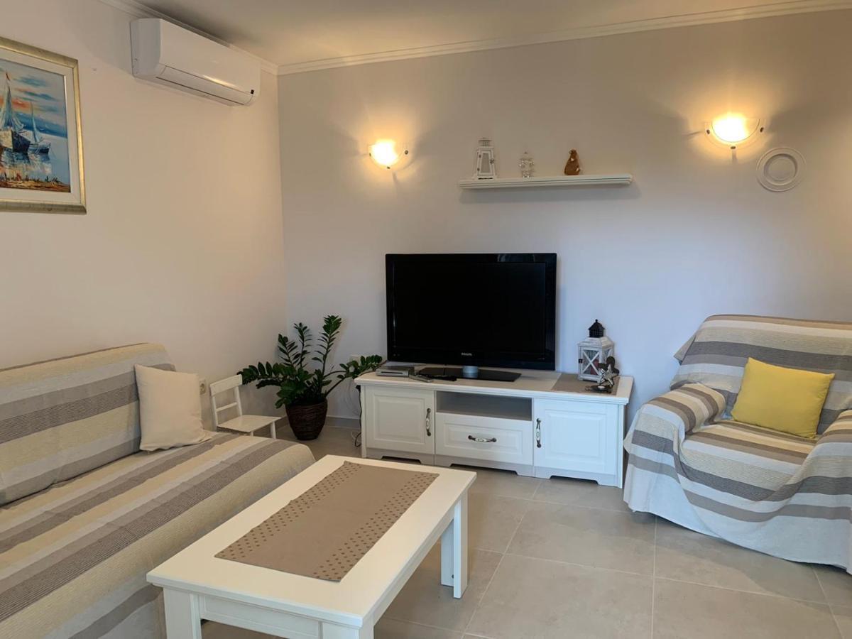 Apartmani Dijana Palit Экстерьер фото