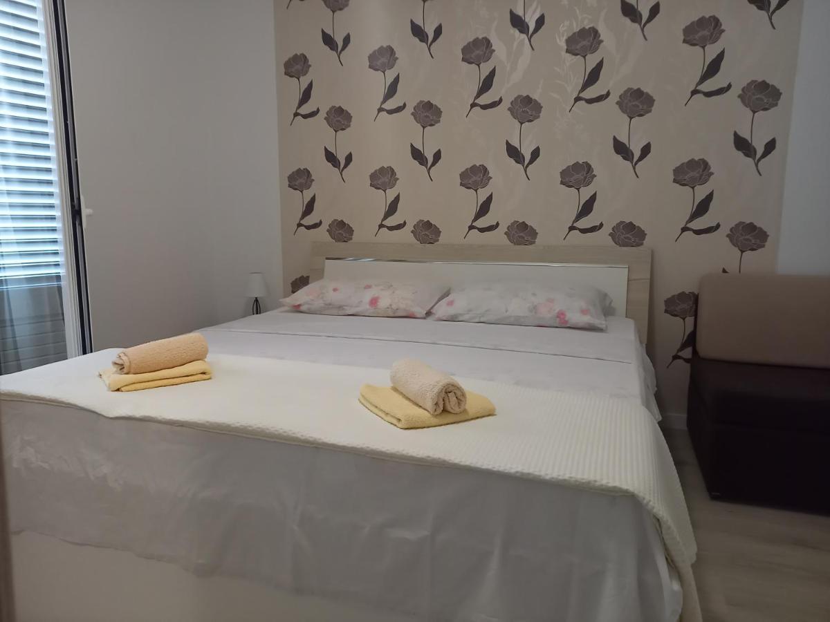 Apartmani Dijana Palit Экстерьер фото