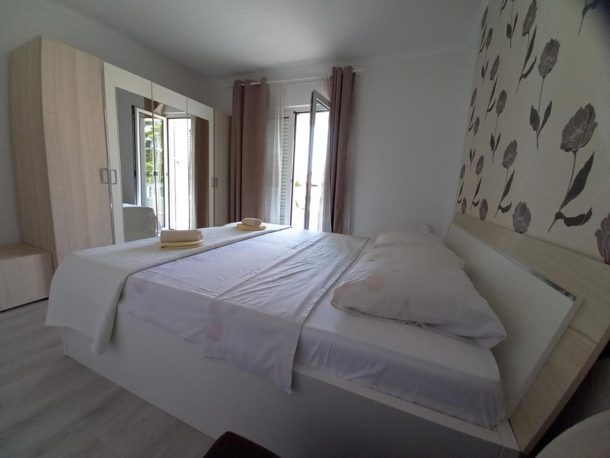 Apartmani Dijana Palit Экстерьер фото