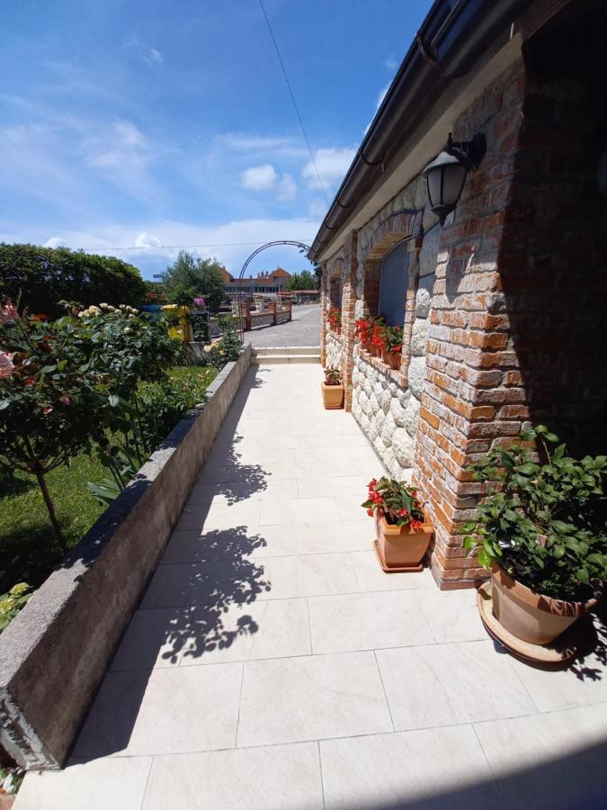 Apartmani Dijana Palit Экстерьер фото