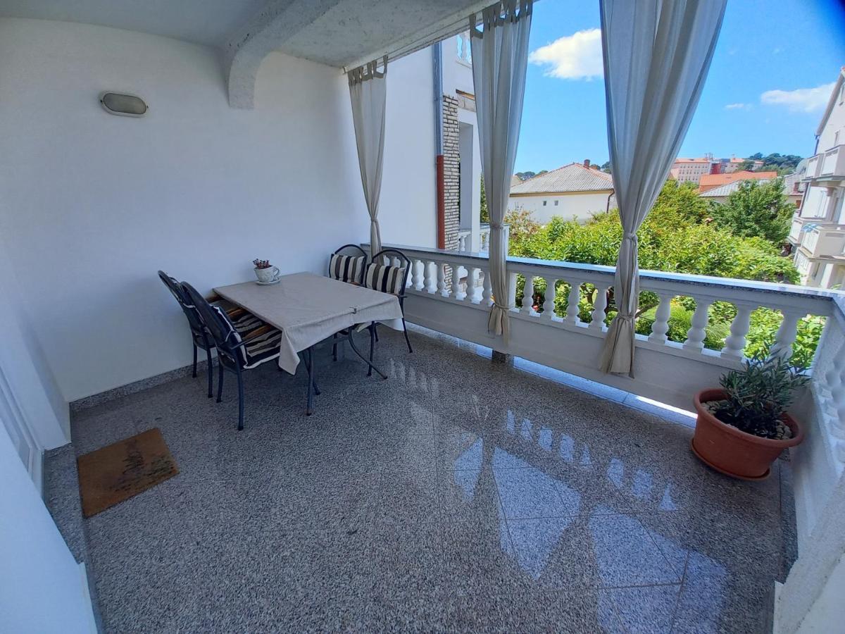 Apartmani Dijana Palit Экстерьер фото