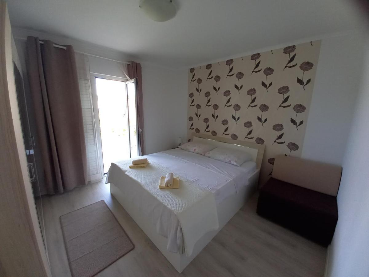 Apartmani Dijana Palit Экстерьер фото