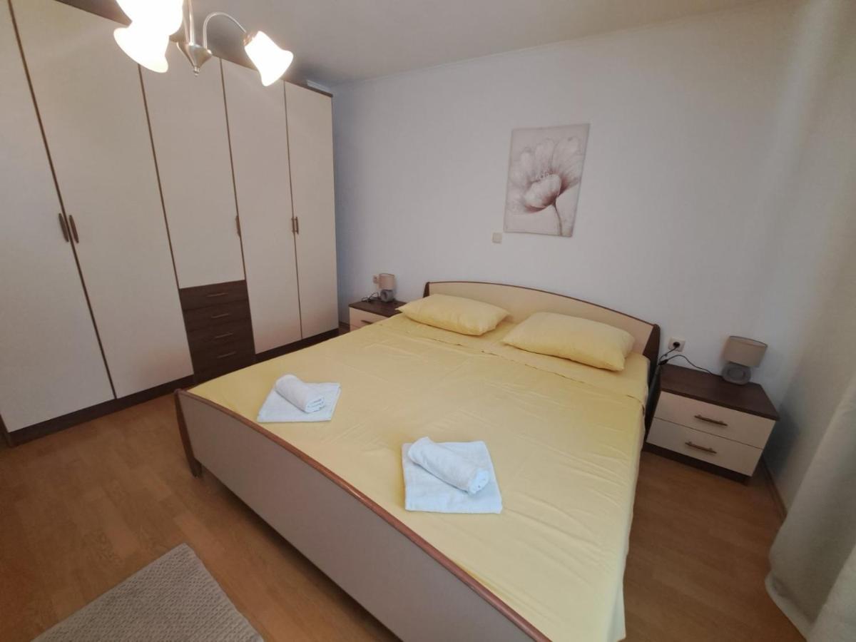Apartmani Dijana Palit Экстерьер фото