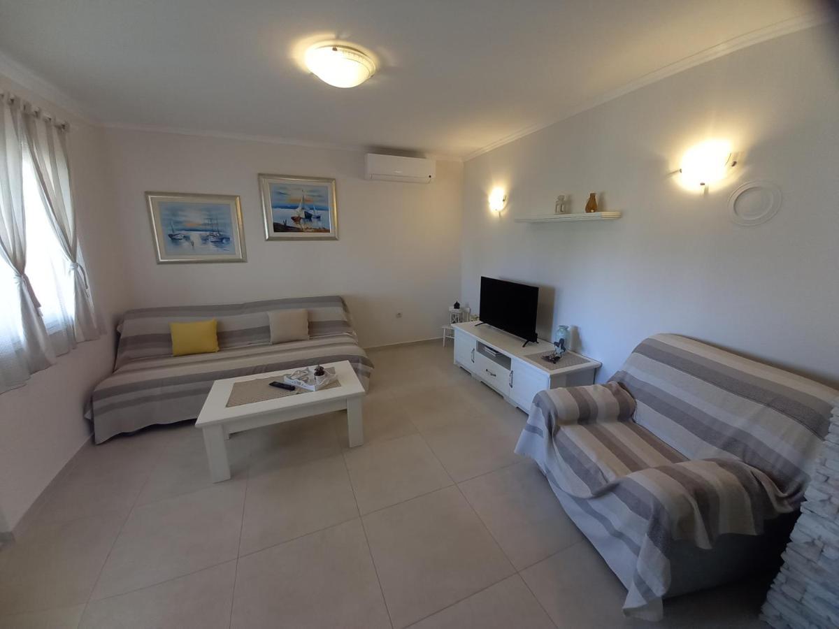 Apartmani Dijana Palit Экстерьер фото
